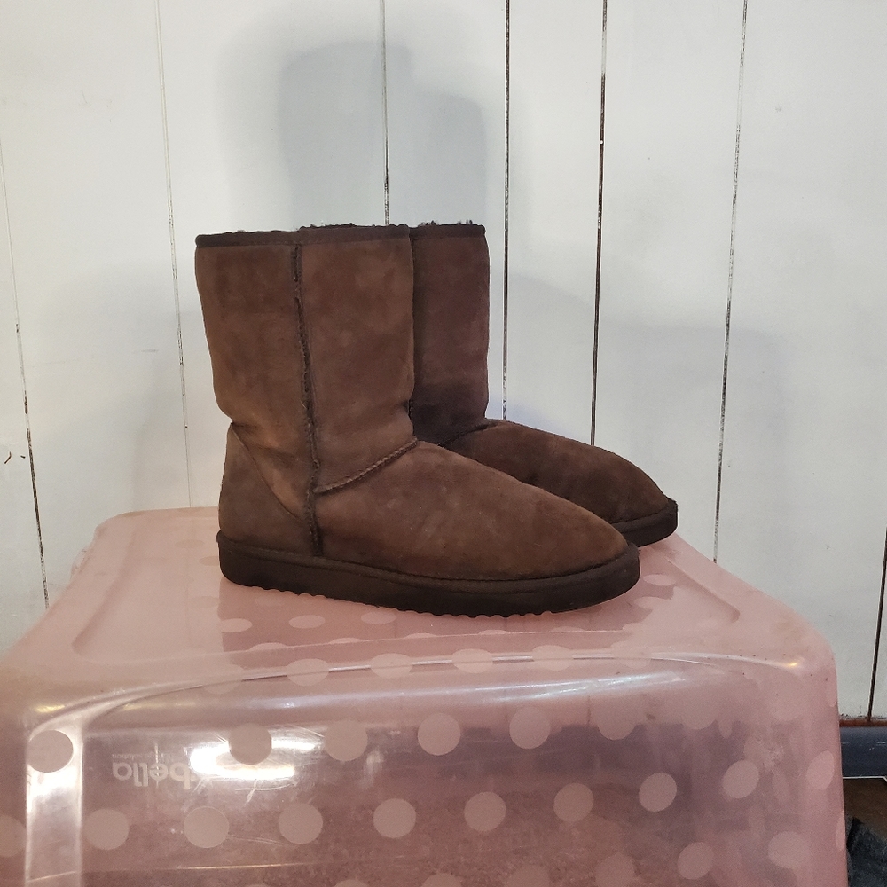 Women's Classic Brown Ugg Boots Size 10 EUC